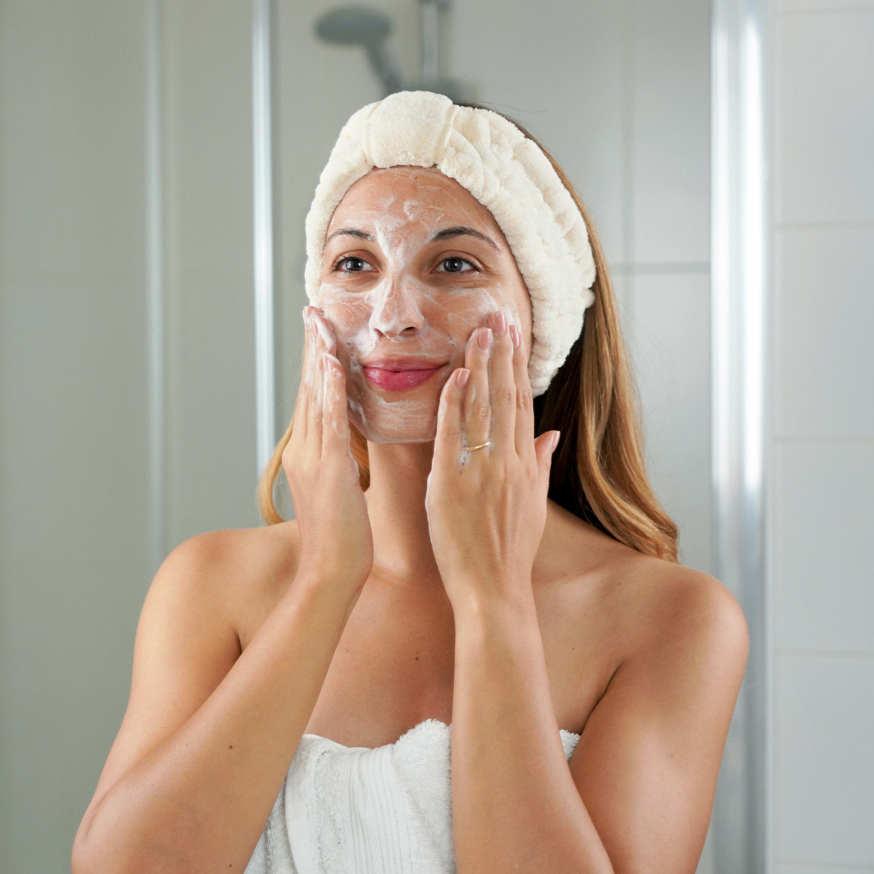 3 Top Tips for Fake Tanning Your Face | uGlow Tanning Water 3 Top Tips for Fake Tanning Your Face | uGlow Tanning Water